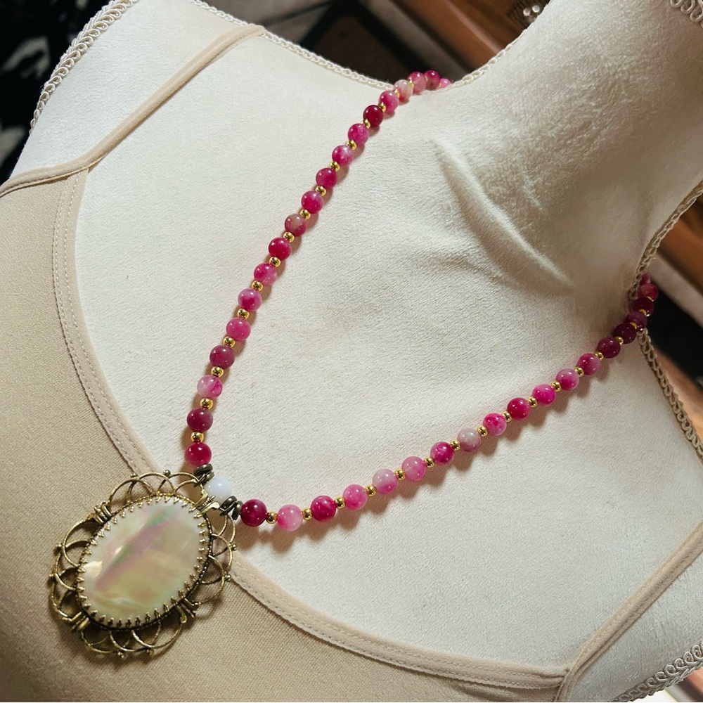 Handcrafted crackle quartz dogtooth mother of pearl pendant necklace
